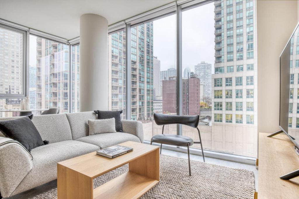 Ảnh trong thư viện ảnh của River N 1BR w Gym Pool WD nr L CHI-124 ở Chicago