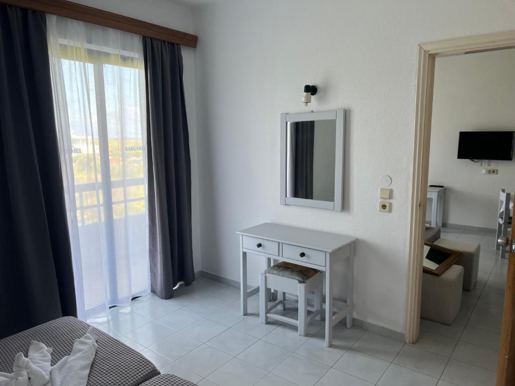 TV a/nebo společenská místnost v ubytování Smart Accommodation Rhodes