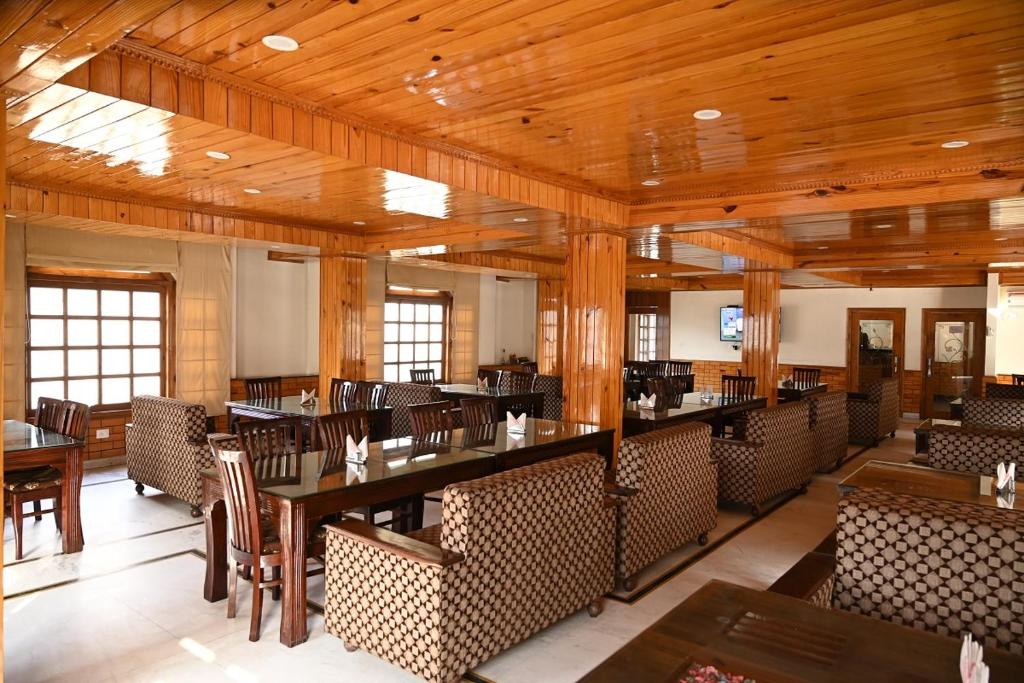 Restaurace v ubytování Hotel Atul Regency Narkanda