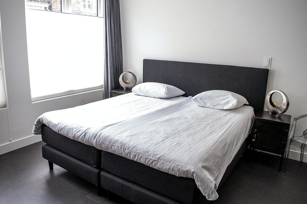Postel nebo postele na pokoji v ubytování "DE BANK" - Hotel Apartments