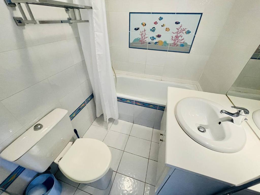 Fotografia z galérie ubytovania Appartement Spacieux au Cap d'Agde - Vue Port, Proche Plage, Parking Inclus - FR-1-723-31 v destinácii Cap d'Agde