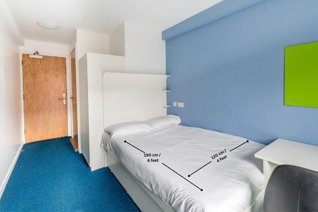 Postel nebo postele na pokoji v ubytování Destiny Student – Shrubhill (Campus Accommodation)