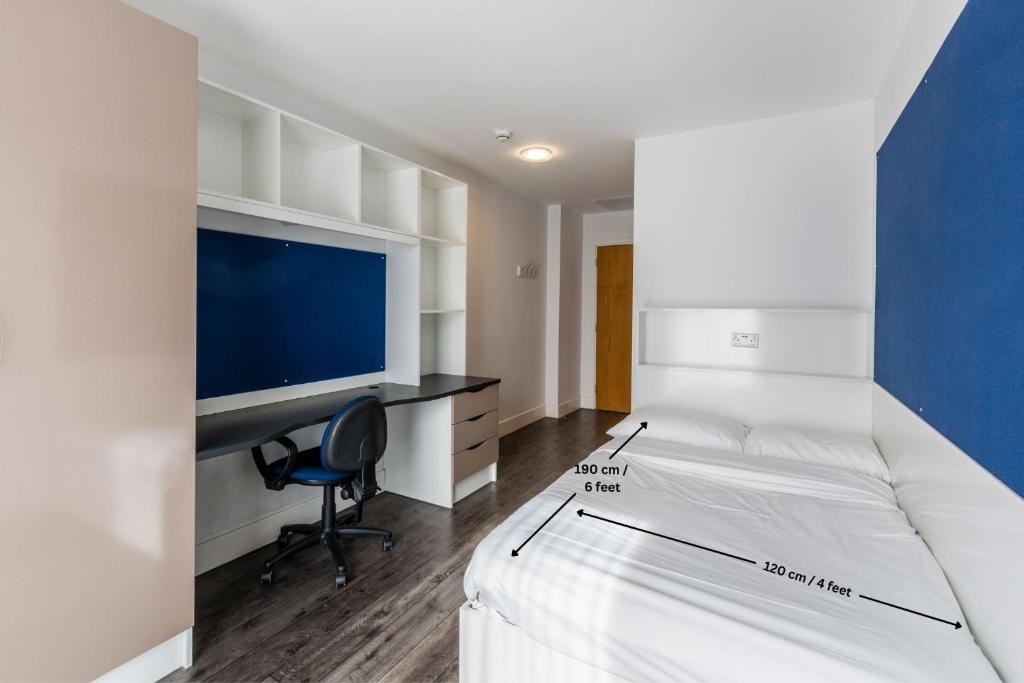 Postel nebo postele na pokoji v ubytování Destiny Student - Holyrood (Brae House)