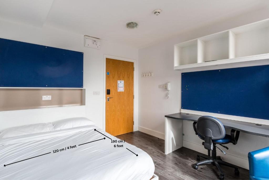 Postel nebo postele na pokoji v ubytování Destiny Student - Holyrood (Brae House)