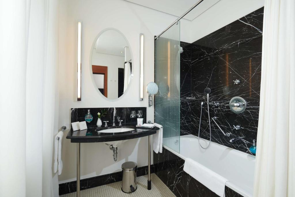 Hotel Schloss Eckberg - Resim 19