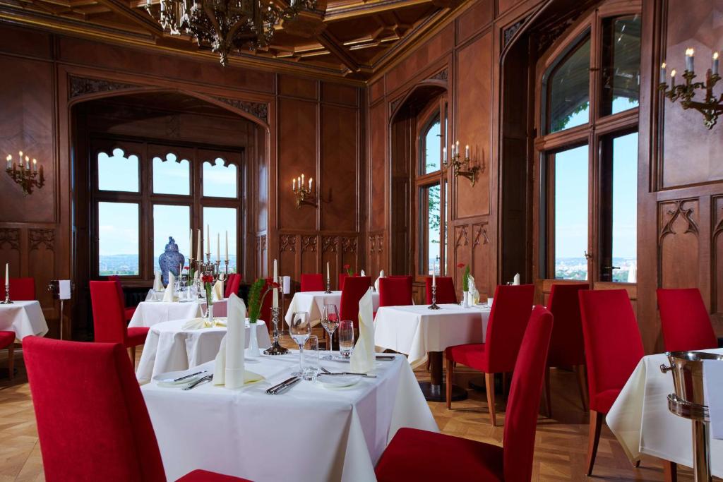 Restaurace v ubytování Hotel Schloss Eckberg