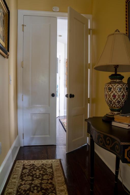 Magnolia Court Suites photo