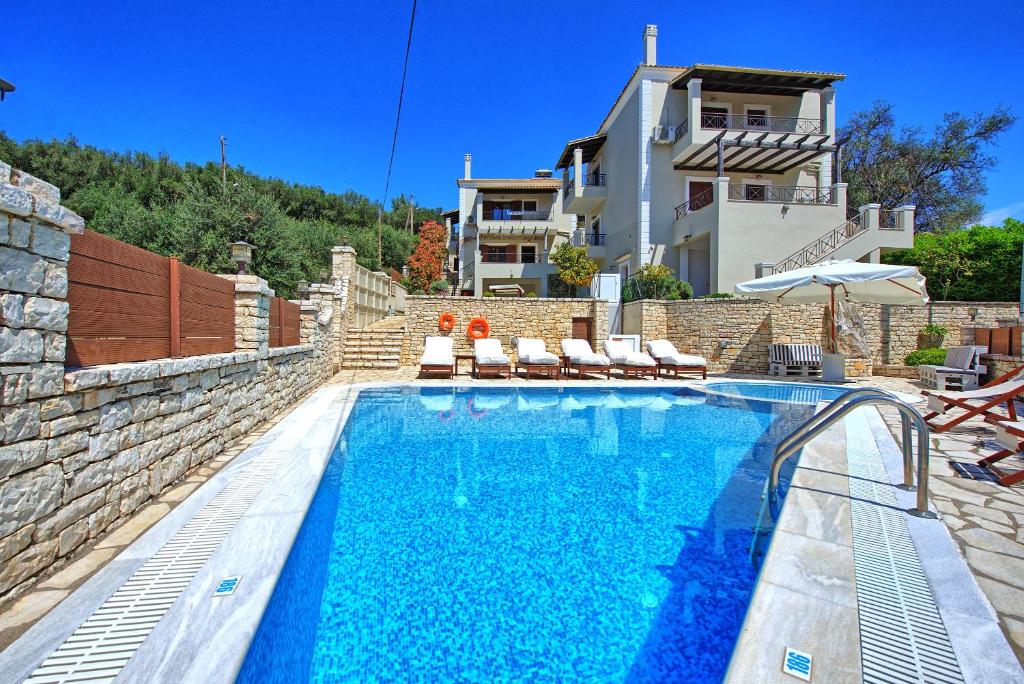 Πισίνα στο ή κοντά στο Villa Angie by PosarelliVillas
