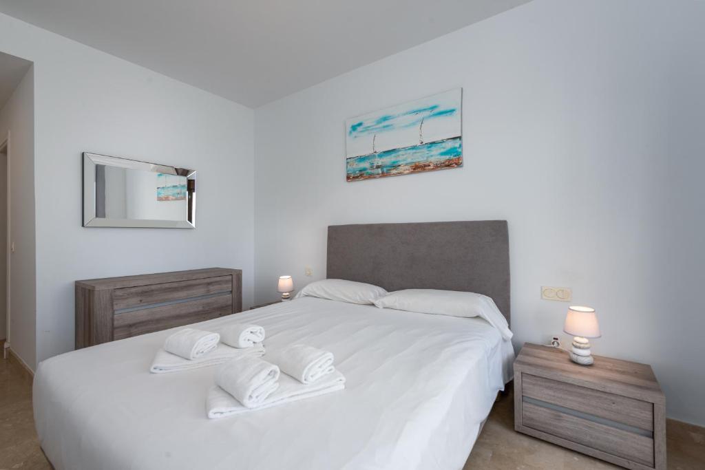 Posteľ alebo postele v izbe v ubytovaní 2149-Amazing groundfloor 3 bedrooms on golf, pools