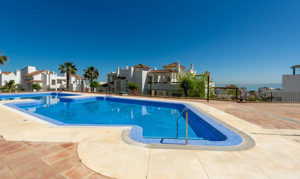 Bazén v ubytovaní 2149-Amazing groundfloor 3 bedrooms on golf, pools alebo v jeho blízkosti