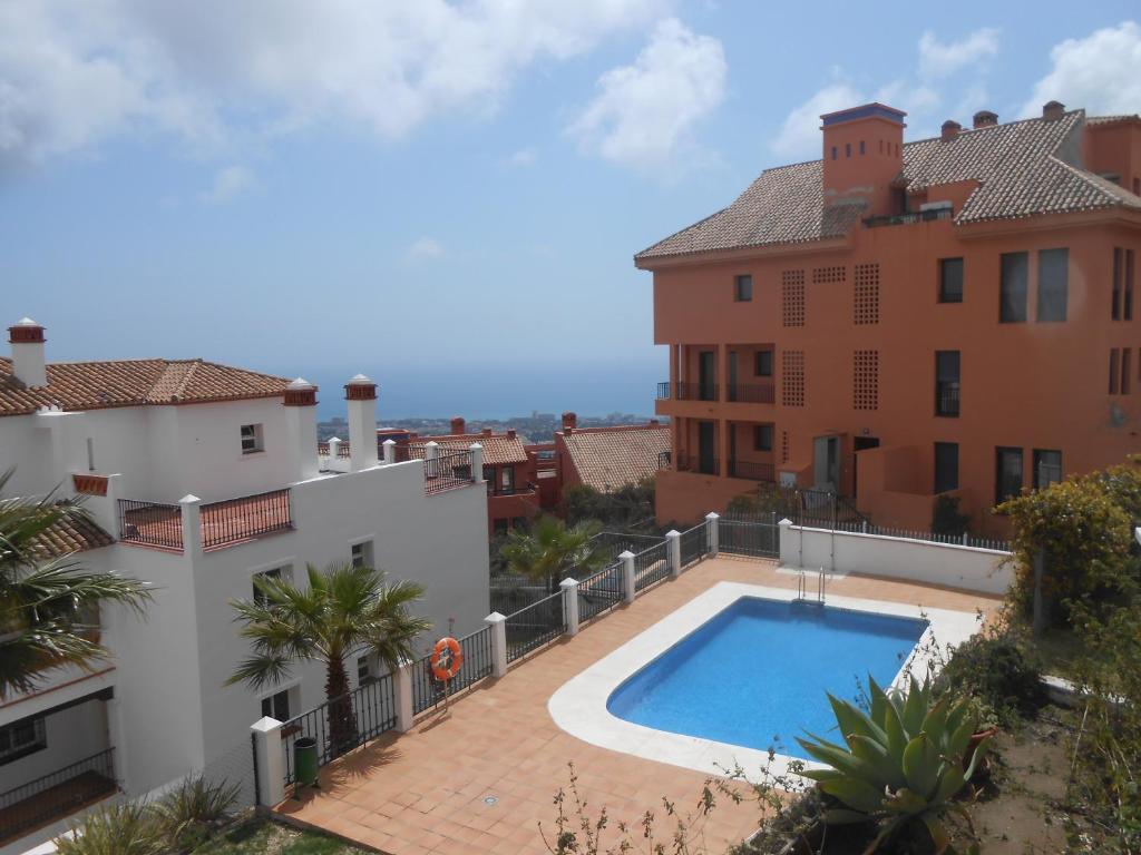 Vista de la piscina de Apartment in Las Palmeras de Calahonda o alrededores