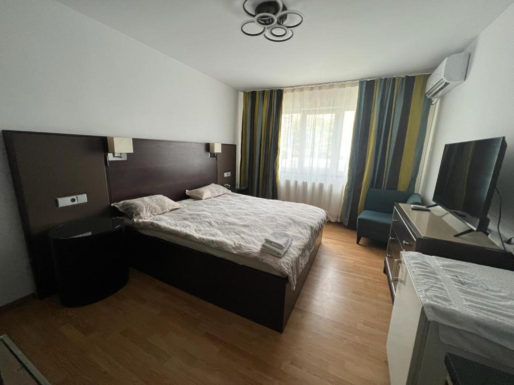 Regim Hotelier Tecuci - Zona Industriala tesisinde bir odada yatak veya yataklar