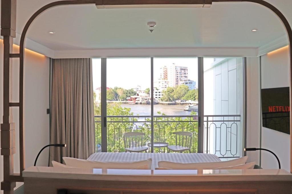 
Superior River View with Balcony, King Bed
