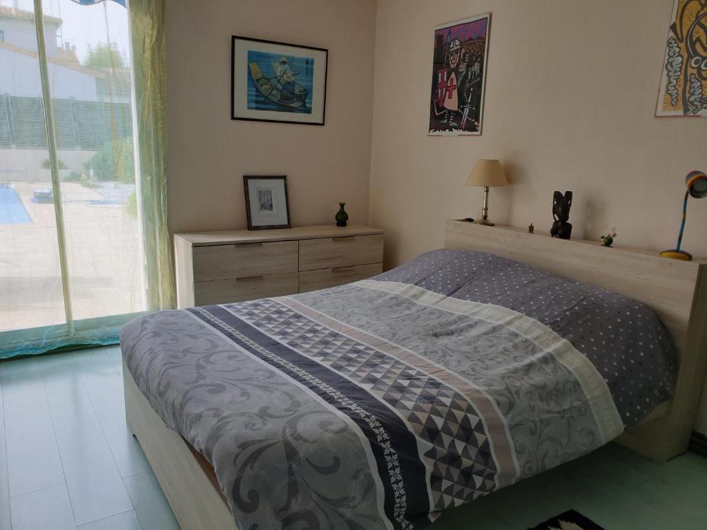 Posteľ alebo postele v izbe v ubytovaní maison piscine