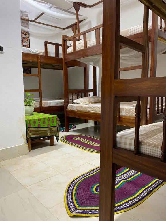 Postel nebo postele na pokoji v ubytování Sanaa Hostel