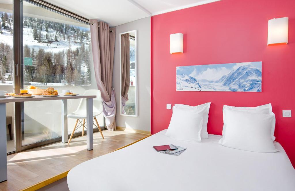 SOWELL RESIDENCES New Chastillon - Studio Met Balkon