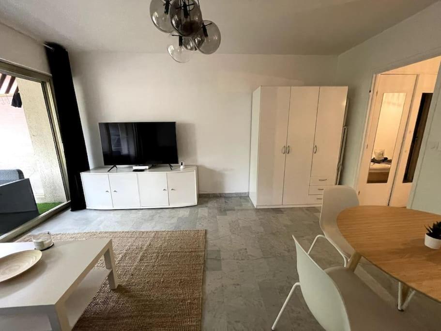Fotografia z galérie ubytovania Charmant Appartement à 100m des plages de Juans les pins - Idéale famille v destinácii Antibes