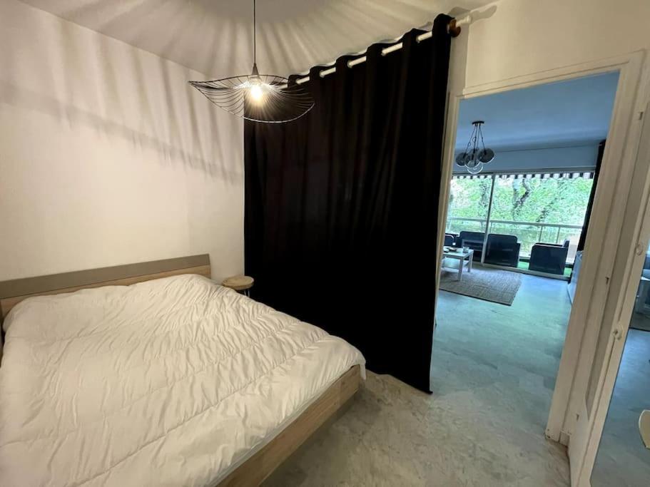 Fotografia z galérie ubytovania Charmant Appartement à 100m des plages de Juans les pins - Idéale famille v destinácii Antibes
