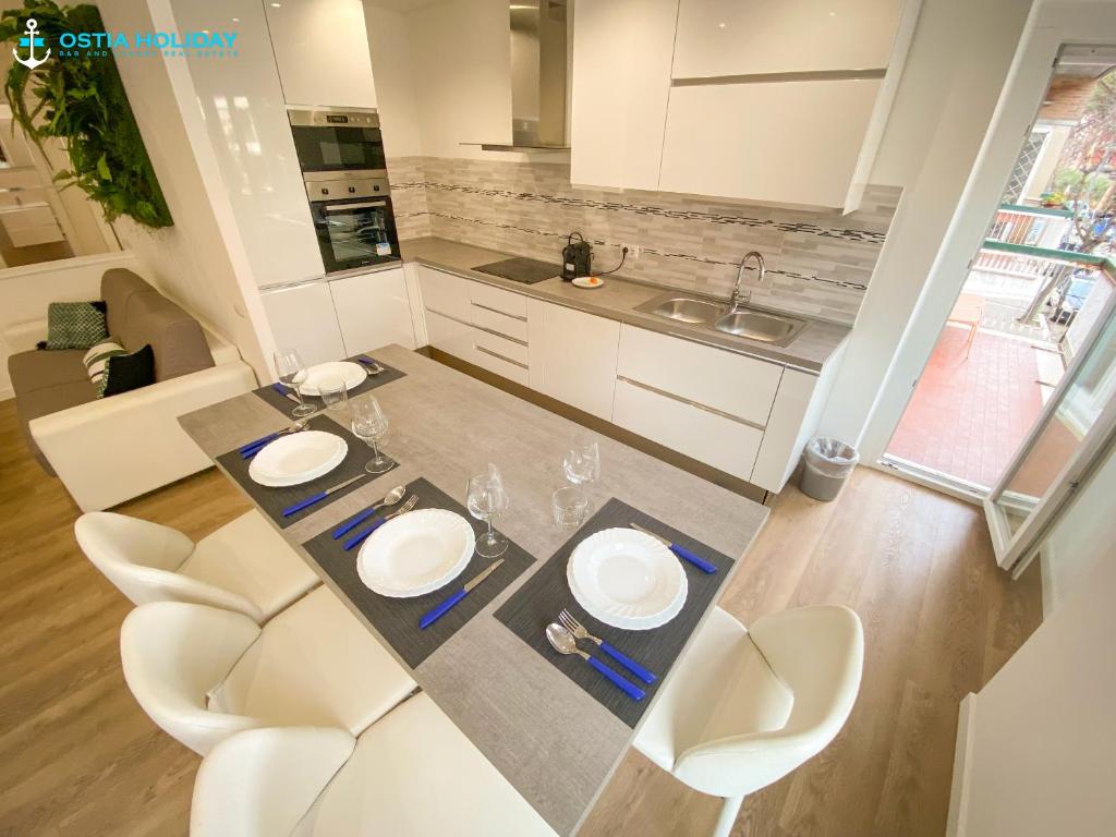 A kitchen or kitchenette at Ostia Holiday Acton