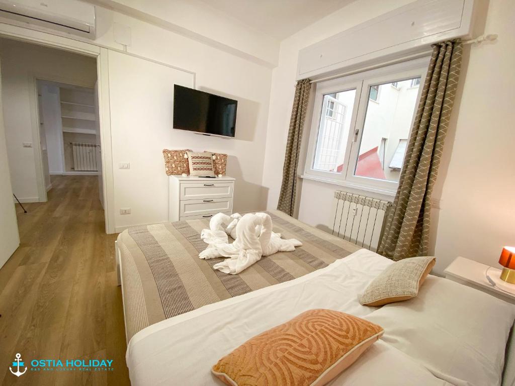 A bed or beds in a room at Ostia Holiday Acton
