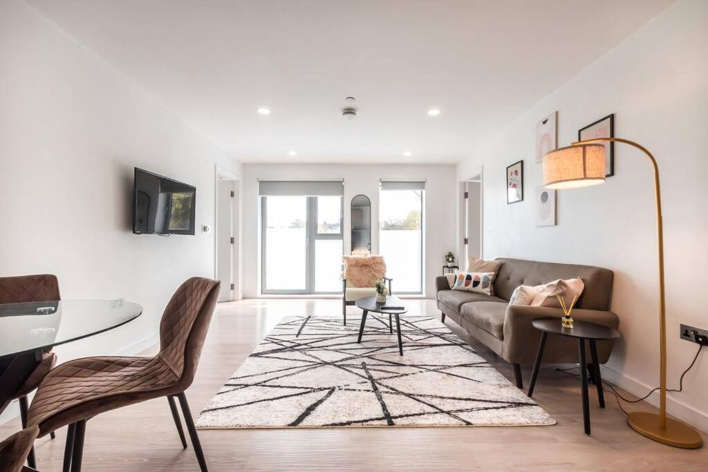 Saffira 2 bedroom Flat, Bracknell (updated prices 2024)