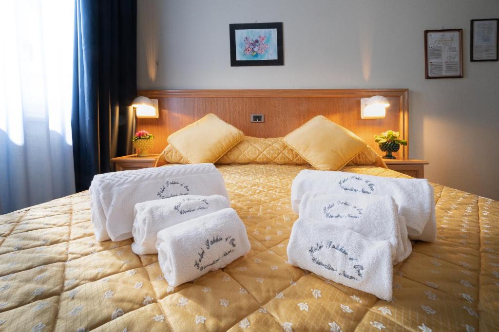 Łóżko lub łóżka w pokoju w obiekcie Hotel Sabbie d'Oro
