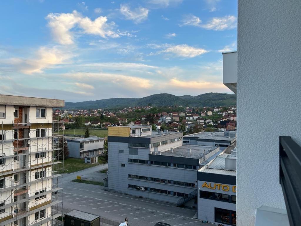 vista de uma cidade a partir de um edifício em Natalija Stan na dan em Banja Luka