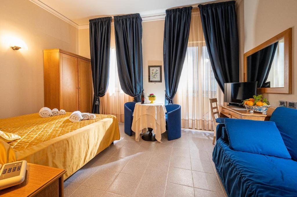 Łóżko lub łóżka w pokoju w obiekcie Hotel Sabbie d'Oro