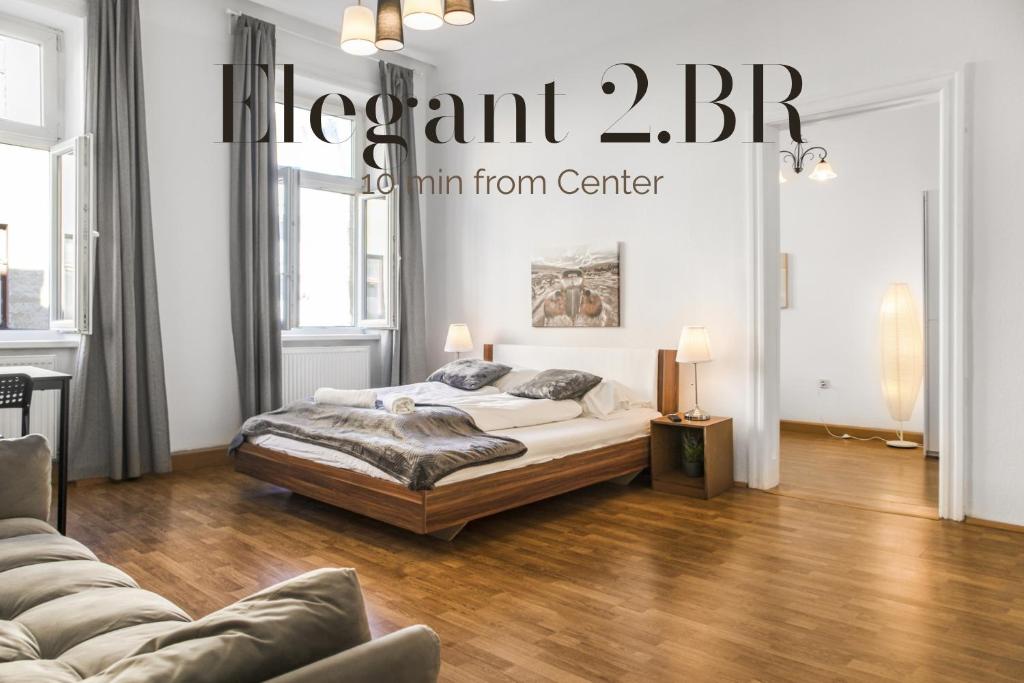 a bedroom with a bed and a couch at Beautiful 2BR Aptartment 12 minutes to Downtown in Vienna