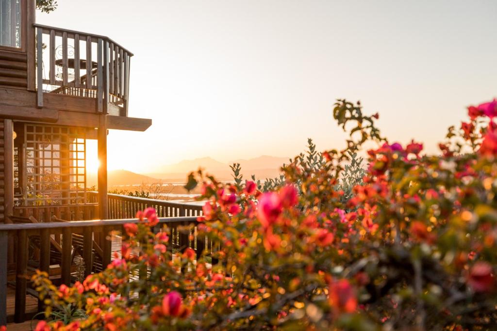 Μπαλκόνι ή βεράντα στο Sedgefield Views Holiday House with Stunning Panorama