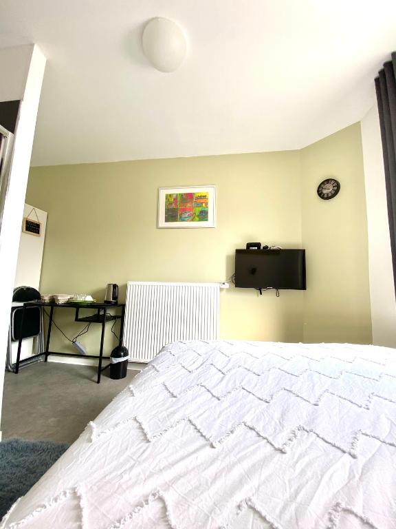 Postel nebo postele na pokoji v ubytování Au logement mosan