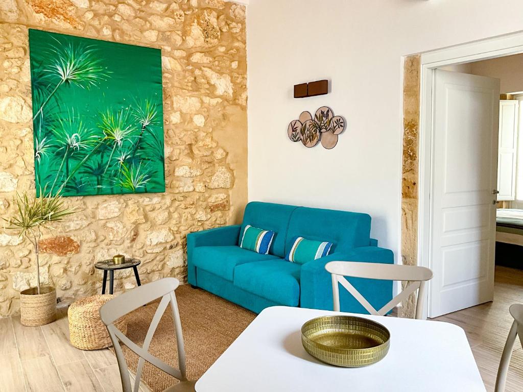 A seating area at Rua 39 fine apartments by Dimore in Sicily