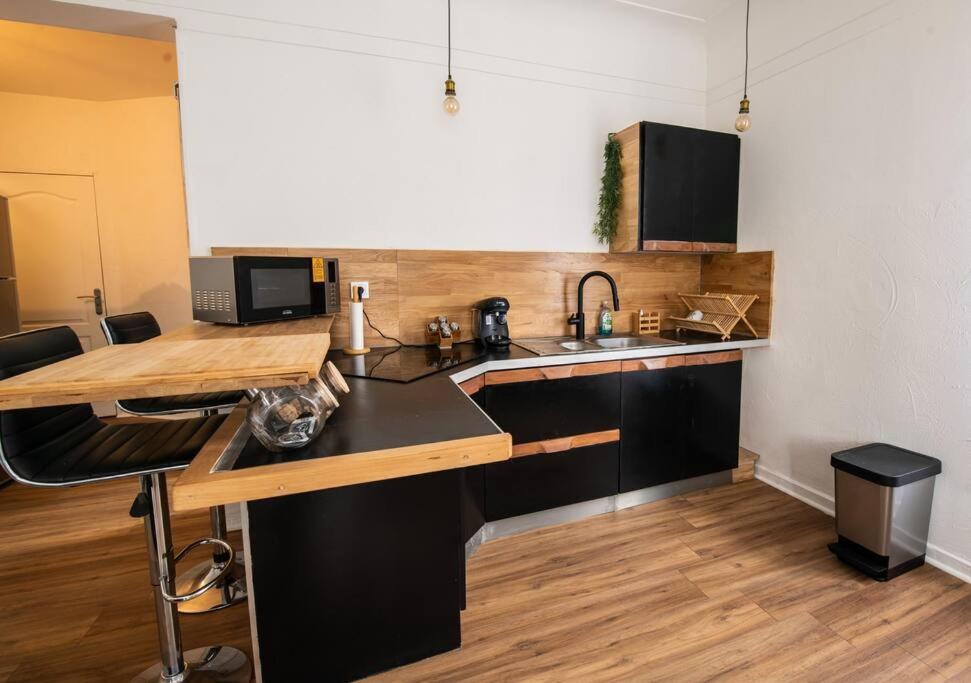 appart de charme a 2 pas du centre de Montbrison - Appartement Met één Slaapkamer