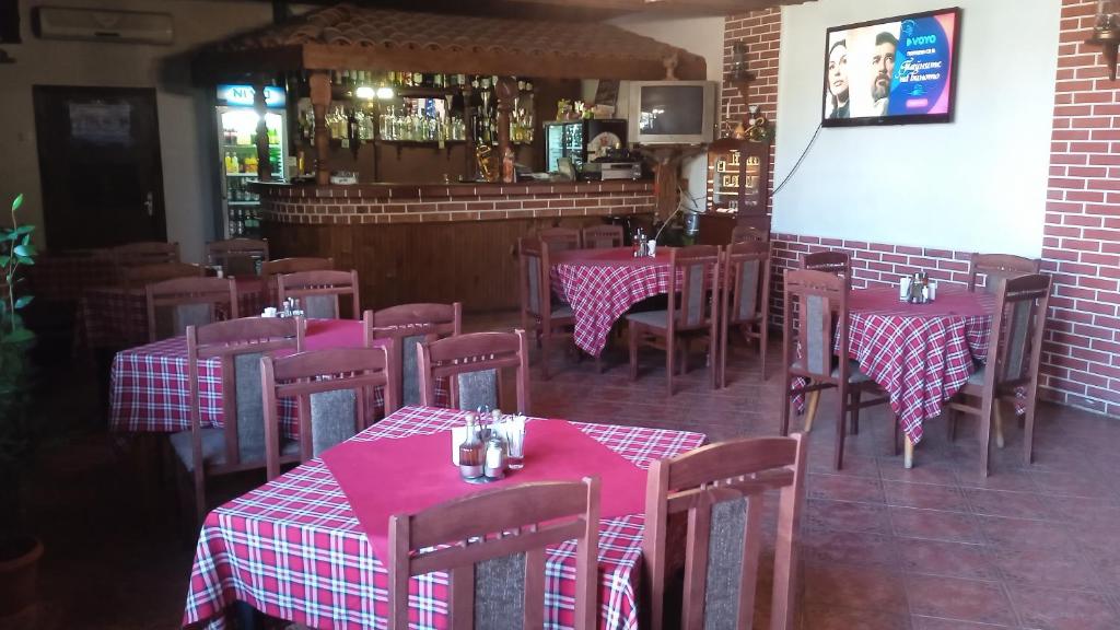 Restaurace v ubytování Семеен хотел НАЦИОНАЛ