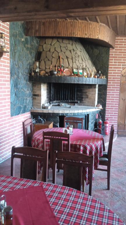 Restaurace v ubytování Семеен хотел НАЦИОНАЛ