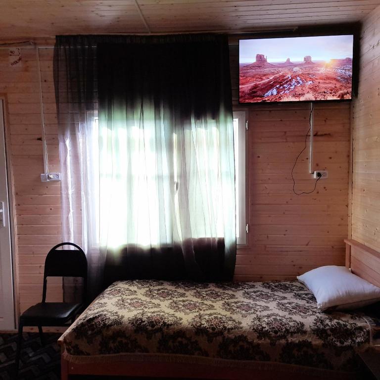 Postel nebo postele na pokoji v ubytování Wooden house ,,Tsunda"