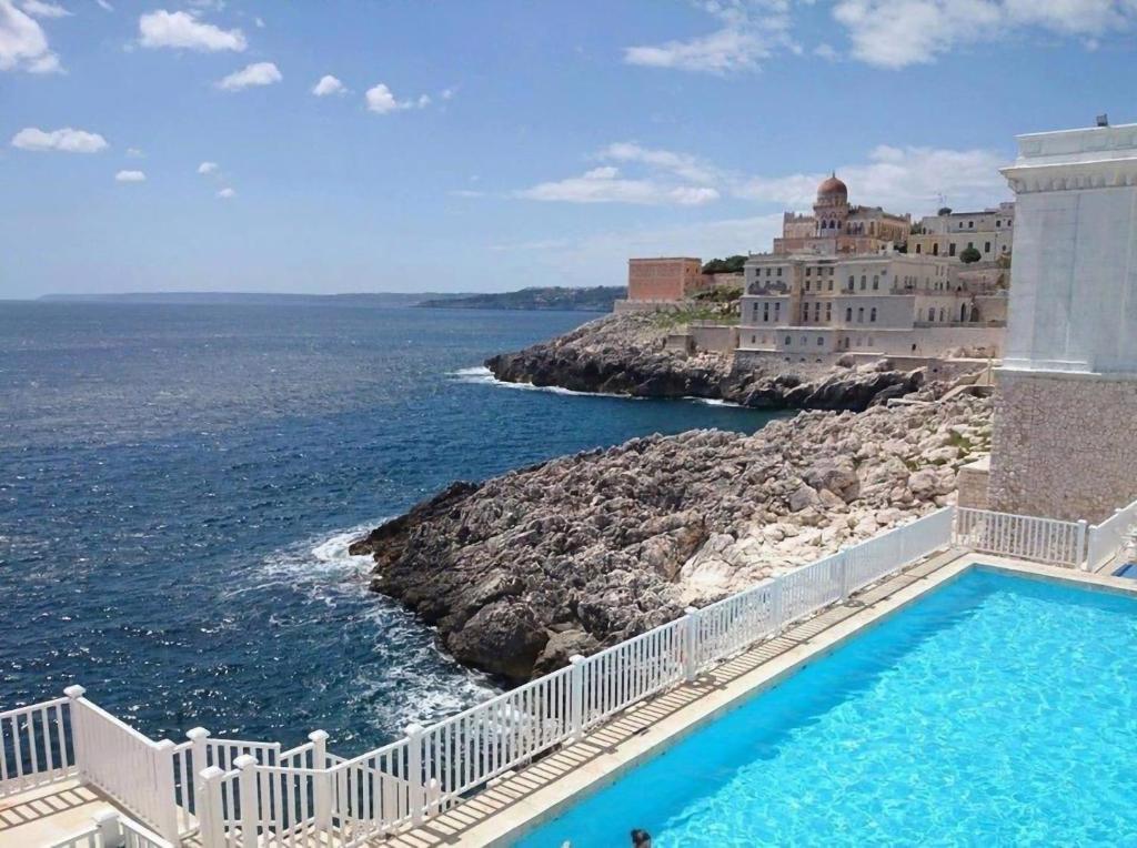 The swimming pool at or close to Villaelena