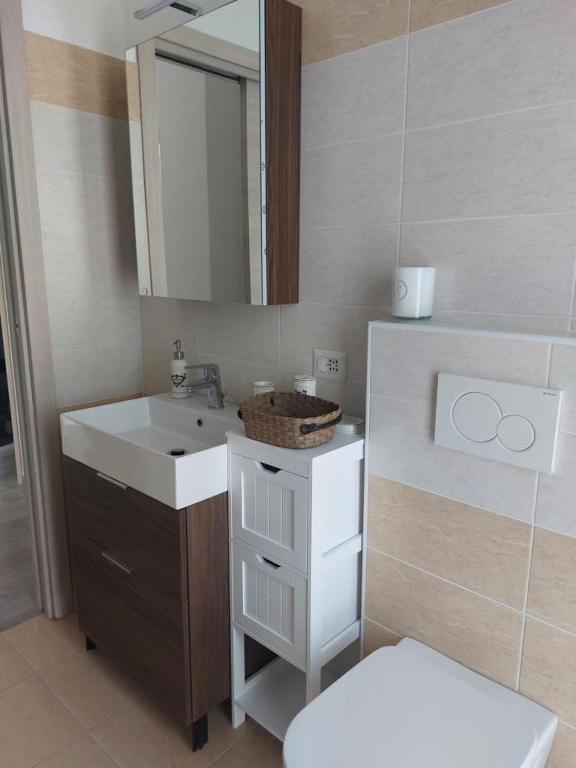 Koupelna v ubytování Appartamento Miralago con Giardino sul Lago