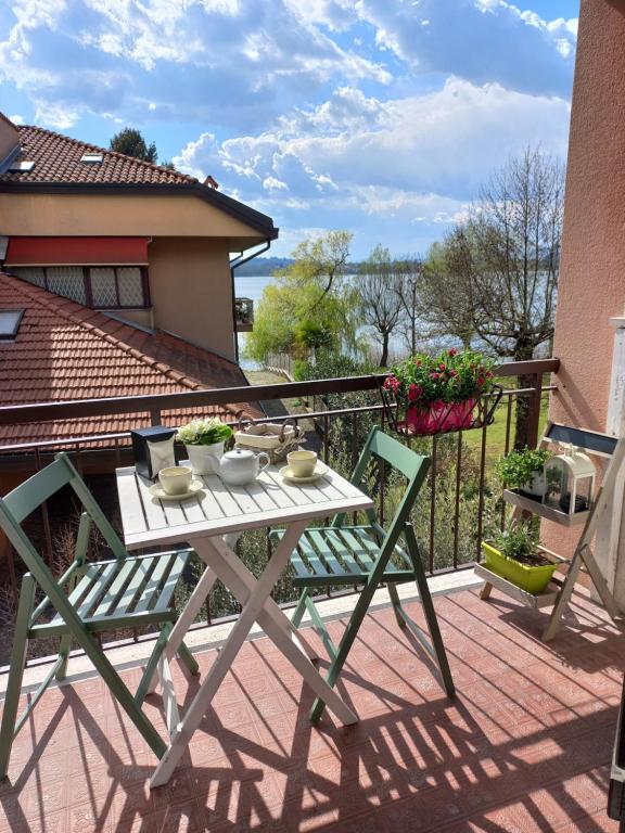 Balkón nebo terasa v ubytování Appartamento Miralago con Giardino sul Lago