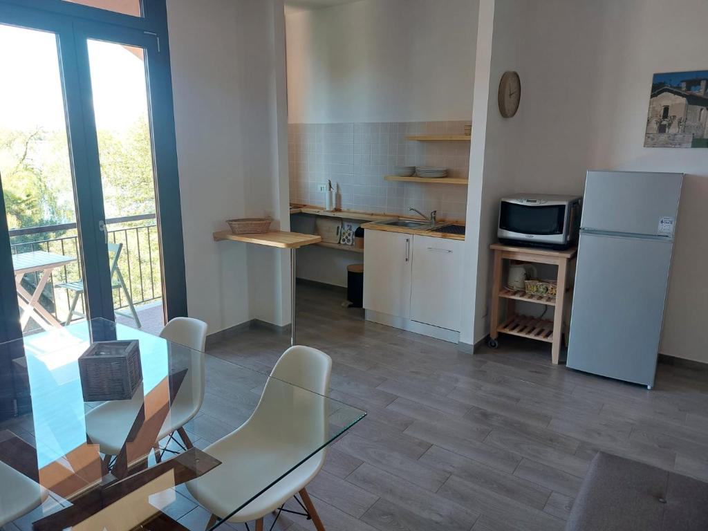 Kuchyň nebo kuchyňský kout v ubytování Appartamento Miralago con Giardino sul Lago