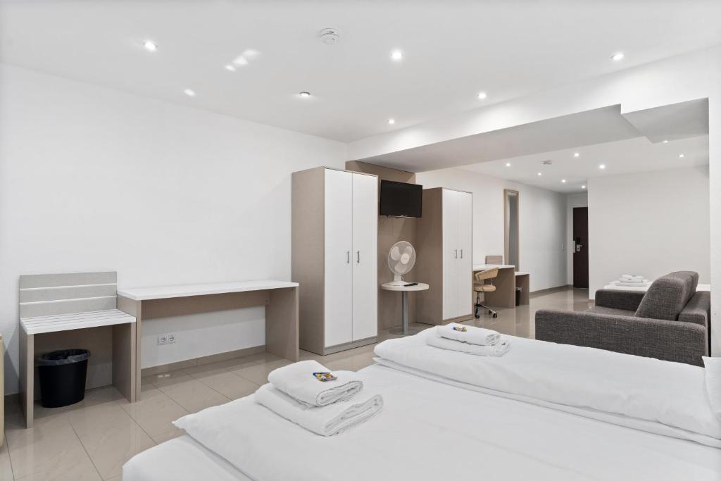 Postel nebo postele na pokoji v ubytování Hotel Adler