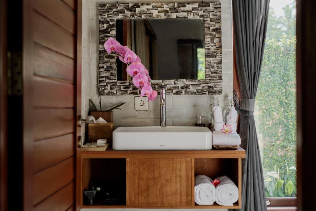 Ratni Ubud Villa - 14