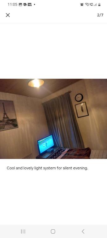 a screenshot of a room with a bed and a television at Cosy room in thornton heath in Thornton Heath