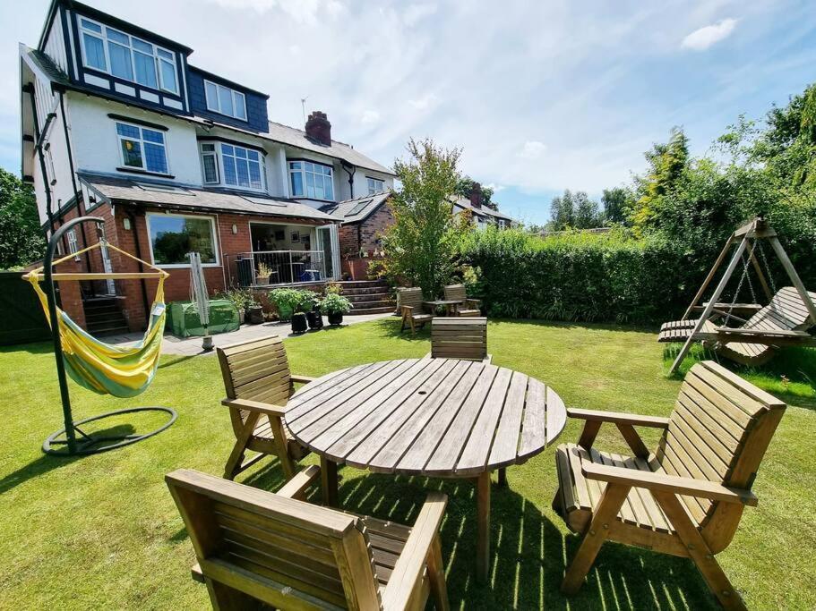 Stunning 4Bedroom Family Home in Bramhall, Bramhall (updated prices 2024)