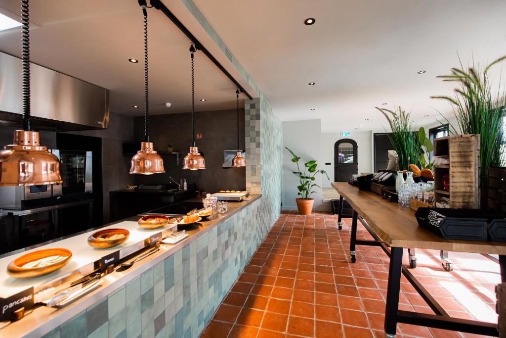 Eten bij of ergens in de buurt van het hotel

