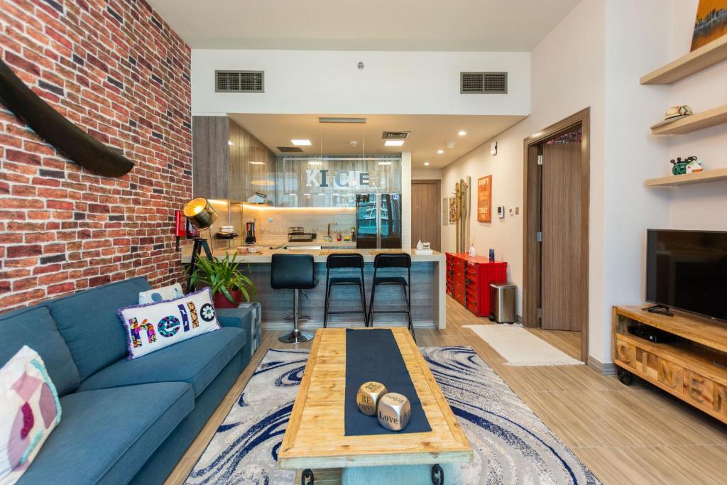 VayK – Stylish One Bedroom near Marina with Full Lake View