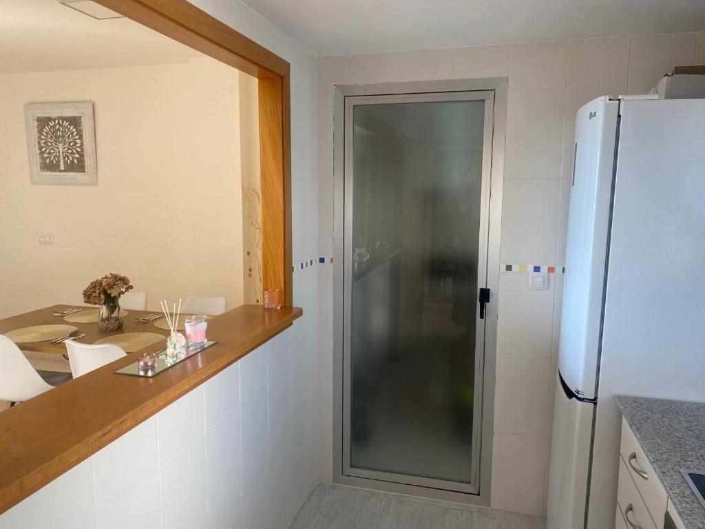 Kuchyň nebo kuchyňský kout v ubytování Apartamento Alcotan