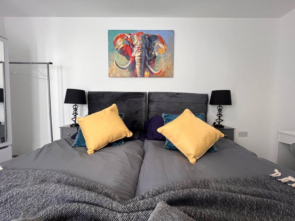 a bedroom with a bed with a painting on the wall at Star London Vivian Avenue 1-Bed Hideaway with Garden in Hendon