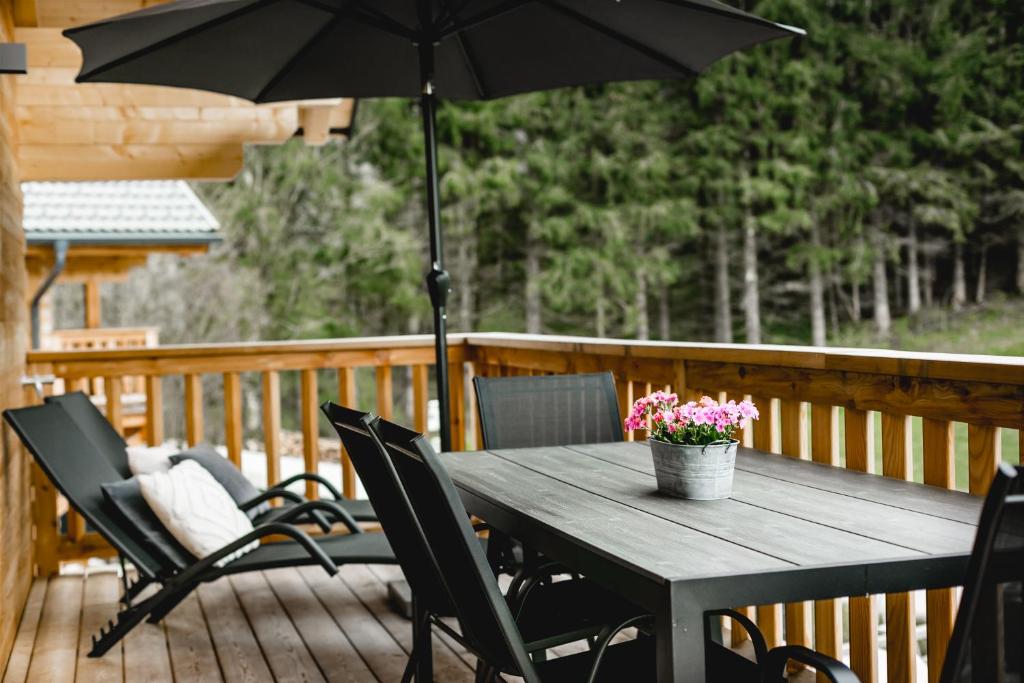 Balkón nebo terasa v ubytování Chalet 49 Nesselgraben - Ferienwohnungen aus Holz