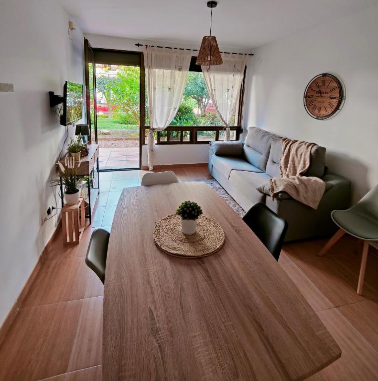 Posezení v ubytování Apartamento Berlin! Paseo Marítimo 2ª linea de mar.